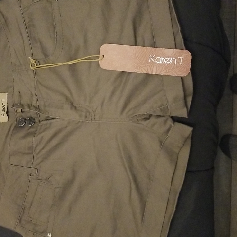 Karen T khaki colored shorts. Size 22